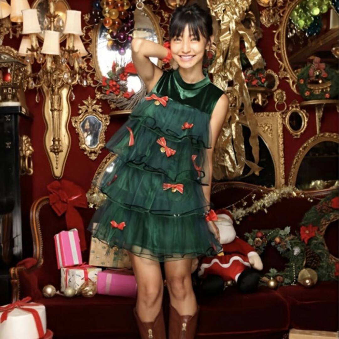 即発送❤︎クリスマスツリー ノースリ ワンピース 緑 大人 綺麗 新品未使用 赤 レディースのワンピース(ミニワンピース)の商品写真