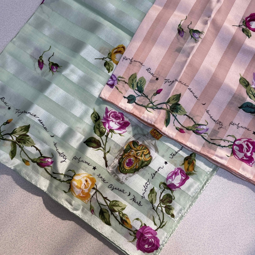 スカーフ２色セット　50✖️50 新品 レディースのファッション小物(バンダナ/スカーフ)の商品写真