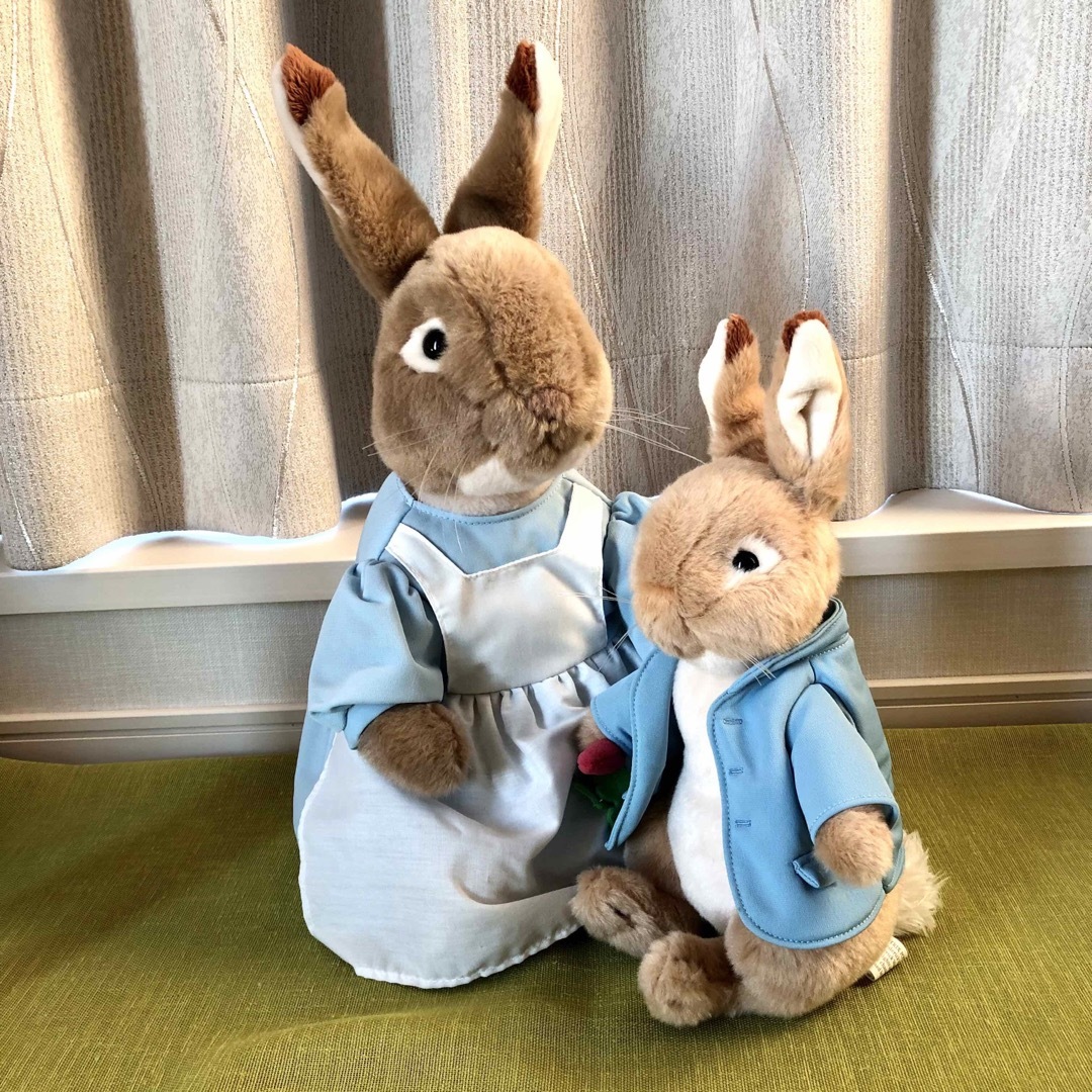 PETER RABBIT（TM）(ピーターラビット)のピーターラビット おかあさん うさぎ ぬいぐるみ クリスマスプレゼント イギリス エンタメ/ホビーのおもちゃ/ぬいぐるみ(キャラクターグッズ)の商品写真