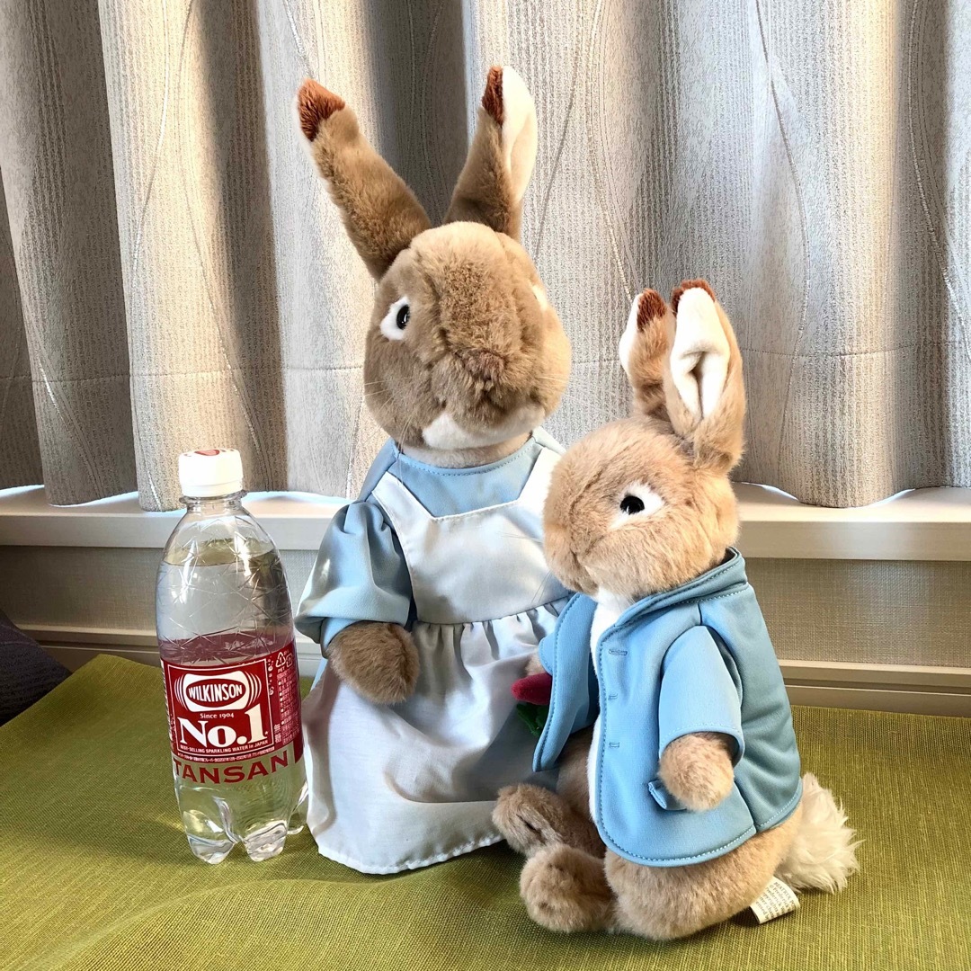 PETER RABBIT（TM）(ピーターラビット)のピーターラビット おかあさん うさぎ ぬいぐるみ クリスマスプレゼント イギリス エンタメ/ホビーのおもちゃ/ぬいぐるみ(キャラクターグッズ)の商品写真