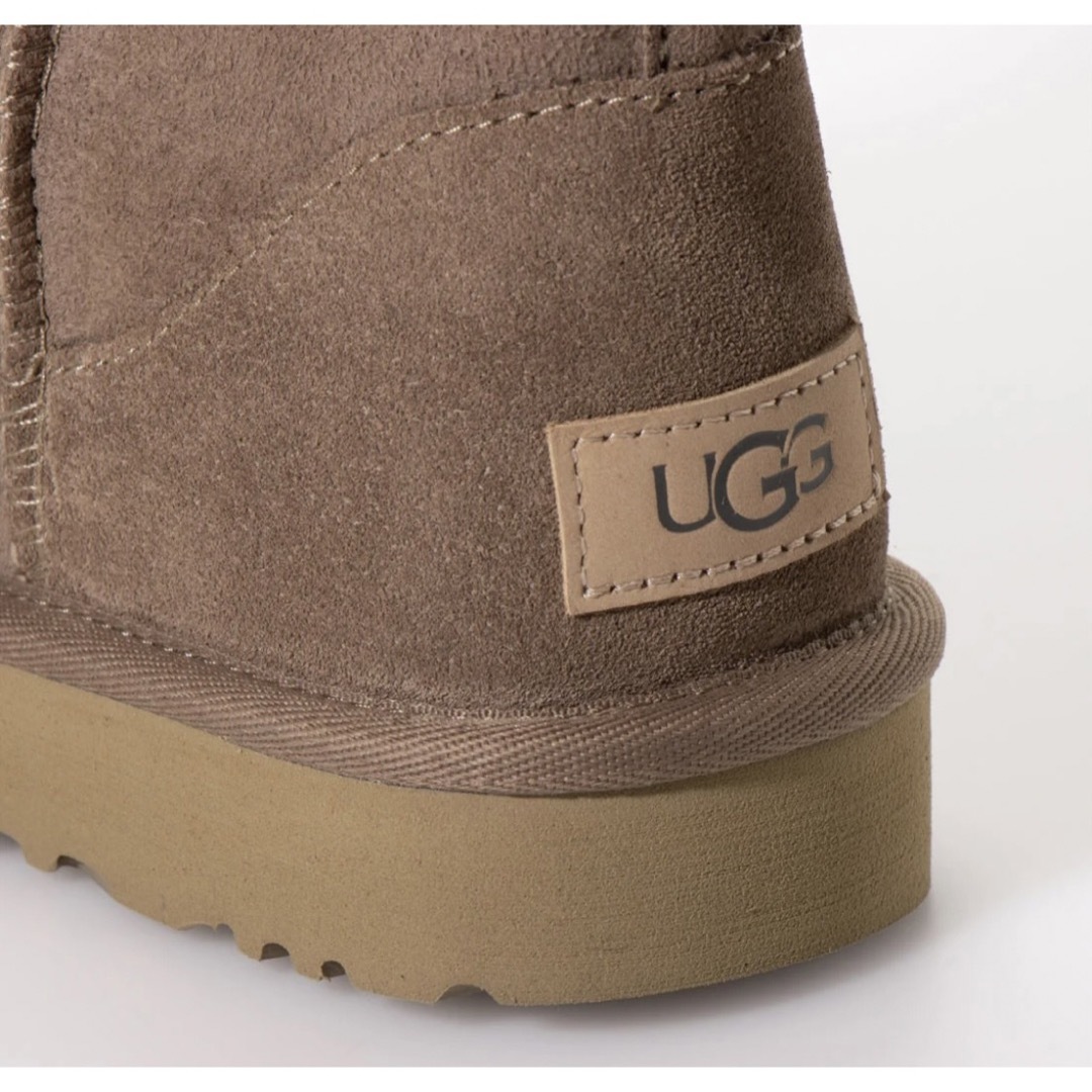 UGG(アグ)のugg ♡ 新品　クラシックミニ2 24㎝　ムートン　ブーツ　靴　カリブー レディースの靴/シューズ(ブーツ)の商品写真