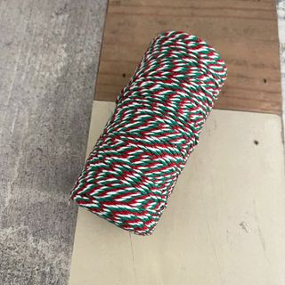 907・クリスマスカラー・約100m　タグ紐　ラッピング　撚り紐　海外雑貨(生地/糸)