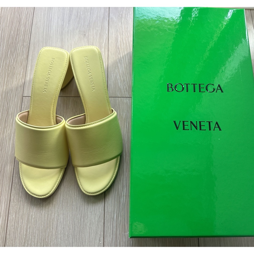 Bottega Veneta(ボッテガヴェネタ)の【値下げ中】BOTTEGA VENETA バンドサンダル カーフレザー ミュール レディースの靴/シューズ(サンダル)の商品写真