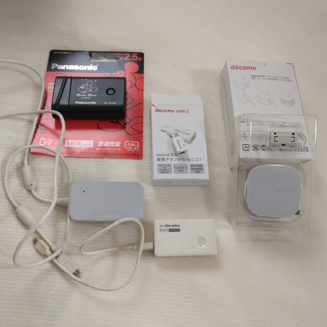 NTTdocomo(エヌティティドコモ)の中古　ドコモ　ACアダプタ等 スマホ/家電/カメラのスマホアクセサリー(その他)の商品写真