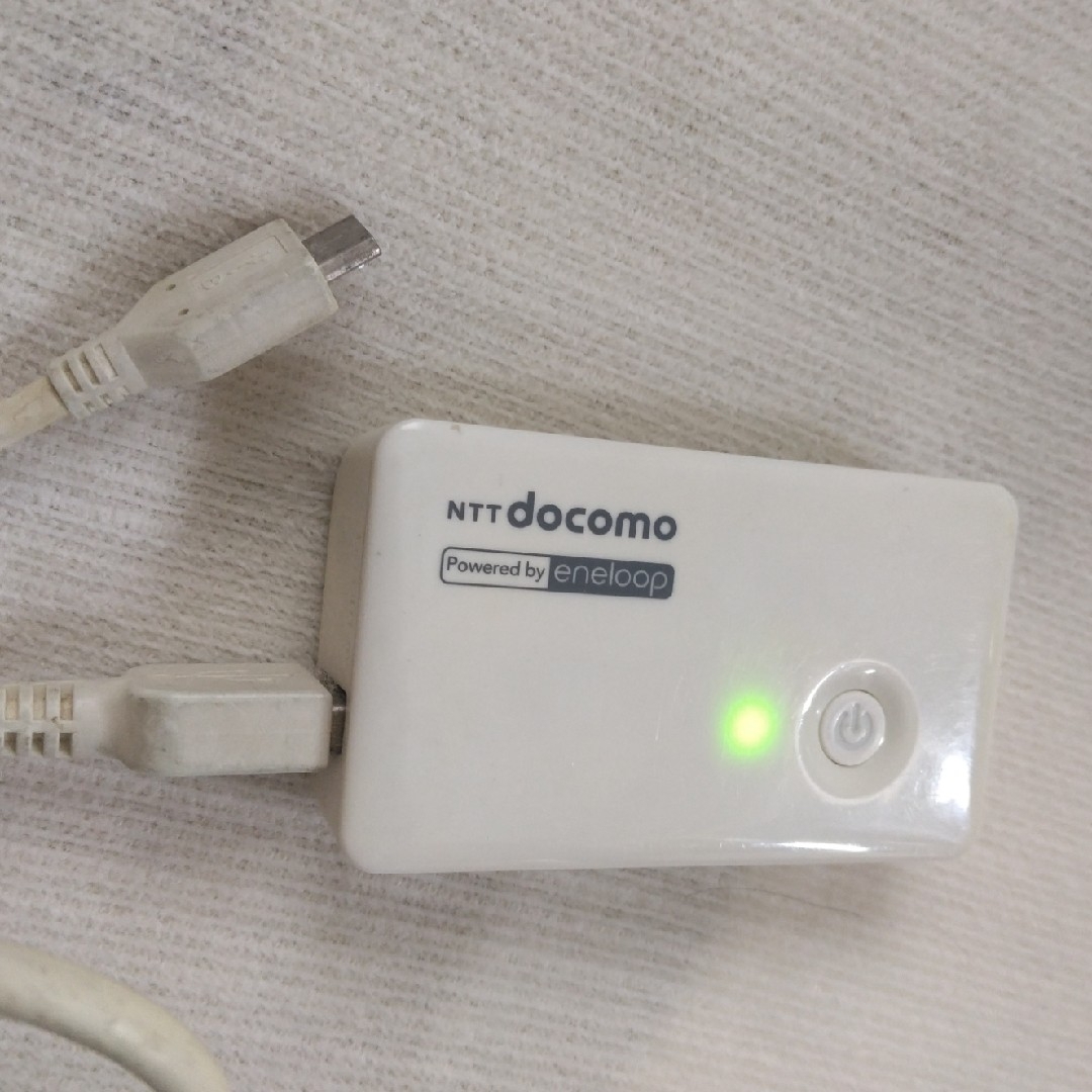 NTTdocomo(エヌティティドコモ)の中古　ドコモ　ACアダプタ等 スマホ/家電/カメラのスマホアクセサリー(その他)の商品写真