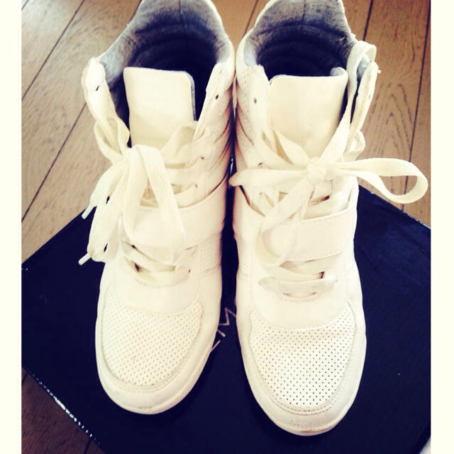 GYDA(ジェイダ)のオフホワイト インソールスニーカー❤️ レディースの靴/シューズ(スニーカー)の商品写真