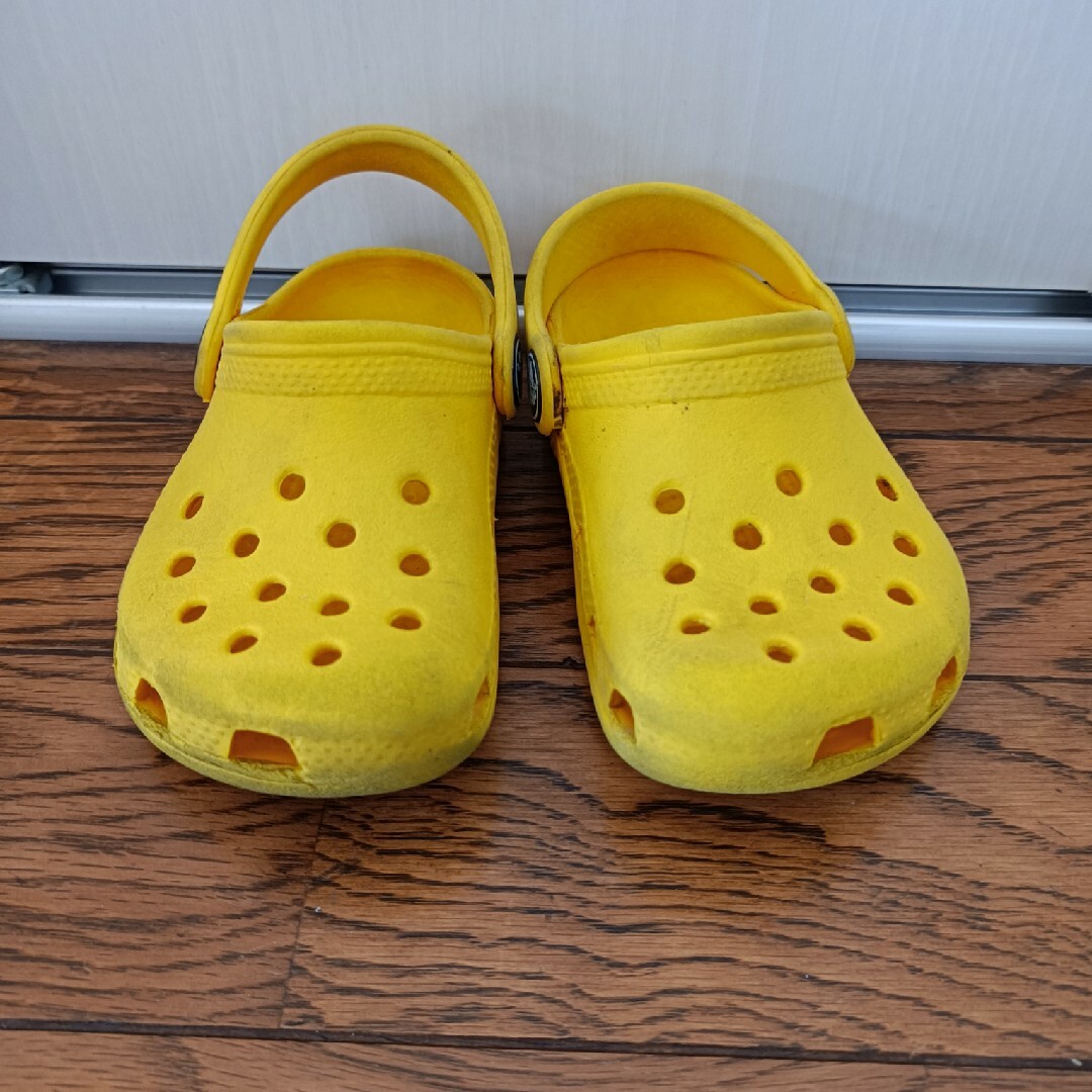 crocs(クロックス)の（中古）crocs　キッズ　6・7サイズ キッズ/ベビー/マタニティのキッズ靴/シューズ(15cm~)(サンダル)の商品写真