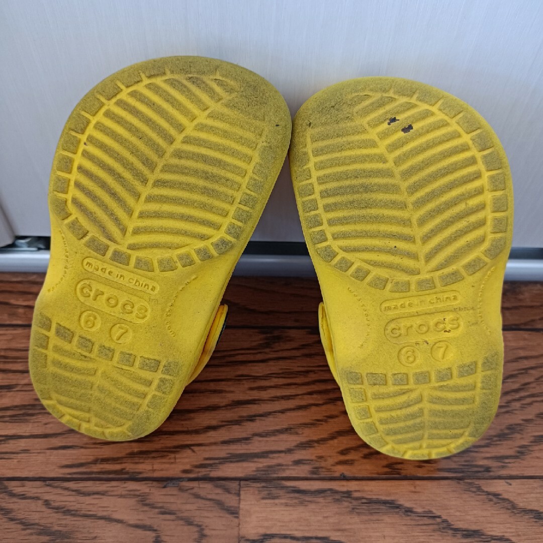 crocs(クロックス)の（中古）crocs　キッズ　6・7サイズ キッズ/ベビー/マタニティのキッズ靴/シューズ(15cm~)(サンダル)の商品写真