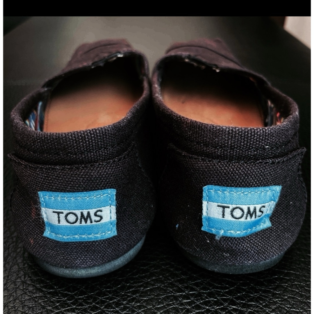 TOMS(トムズ)のTOMS  トムズ　スリッポン黒24  レディースの靴/シューズ(スリッポン/モカシン)の商品写真