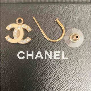 シャネル(CHANEL)のCHANEL ピアス アイボリーカラーにストーン　キラキラ✨(ピアス)