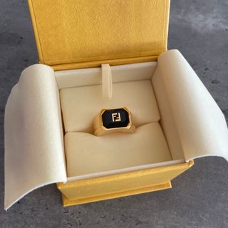 FENDI(リング(指輪) ・ ブラック/黒色系)のフリマアイテム一覧 FENDI(リング(指輪) ・ ブラック/黒色系)のフリマアイテム一覧