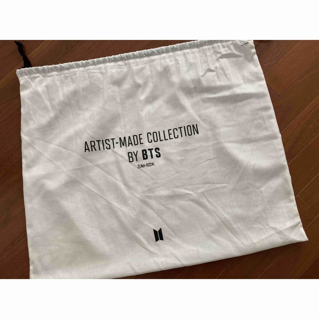 防弾少年団(BTS)(ボウダンショウネンダン)のBTS ARTIST-MADE COLLECTION BY BTS 巾着袋 エンタメ/ホビーのCD(K-POP/アジア)の商品写真