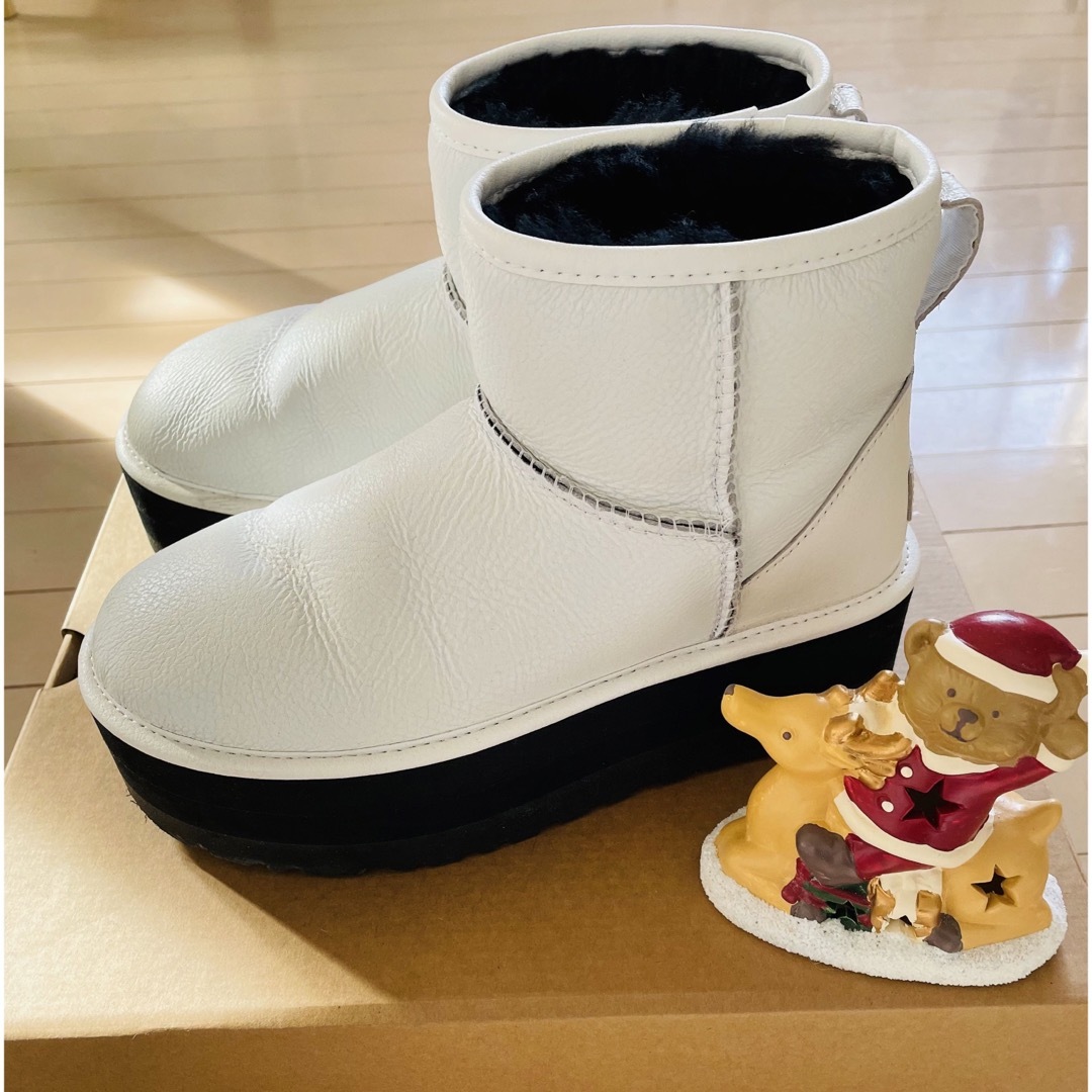 全くの未使用、新品 UGG⭐︎クラシックミニプラットフォーム⭐︎24