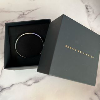 ダニエルウェリントン(Daniel Wellington)の【美品】ダニエル ・ウェリントン クラシックカフブレスレット(ブレスレット/バングル)