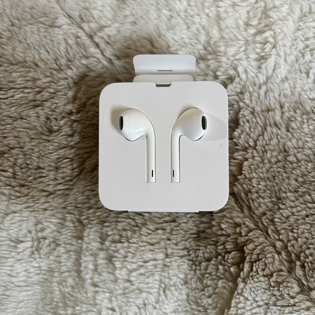 Apple(アップル)のApple  EarPods スマホ/家電/カメラのオーディオ機器(ヘッドフォン/イヤフォン)の商品写真