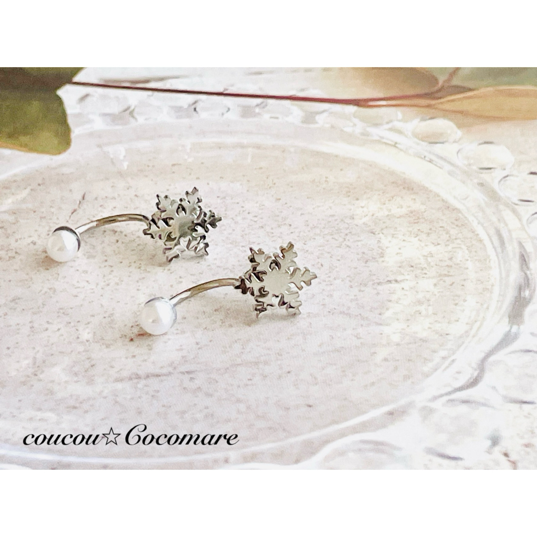 雪の結晶のパールキャッチピアスB【サージカルステンレス】 ハンドメイドのアクセサリー(ピアス)の商品写真