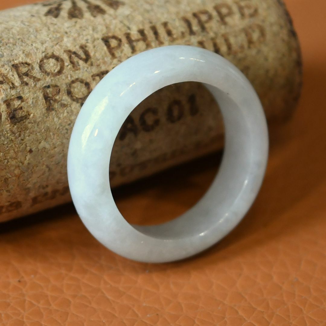 J1131　ヒスイ　翡翠　リング　指輪　13.5号　ミャンマー　ジェイド レディースのアクセサリー(リング(指輪))の商品写真