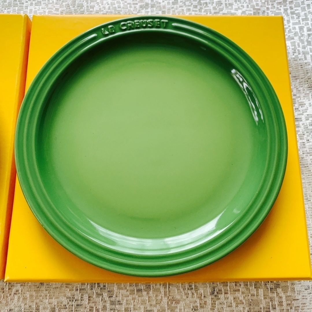 LE CREUSET(ルクルーゼ)のルクルーゼ  プレート2枚　新品 インテリア/住まい/日用品のキッチン/食器(食器)の商品写真