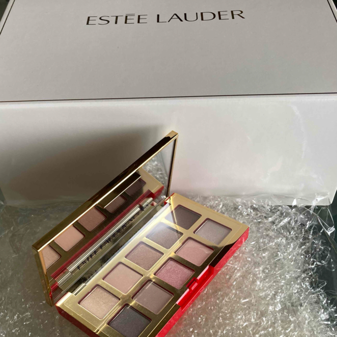 Estee Lauder(エスティローダー)の エスティーローダー クリスマス　コフレ アイシャドウ＆口紅 未使用品 コスメ/美容のキット/セット(コフレ/メイクアップセット)の商品写真