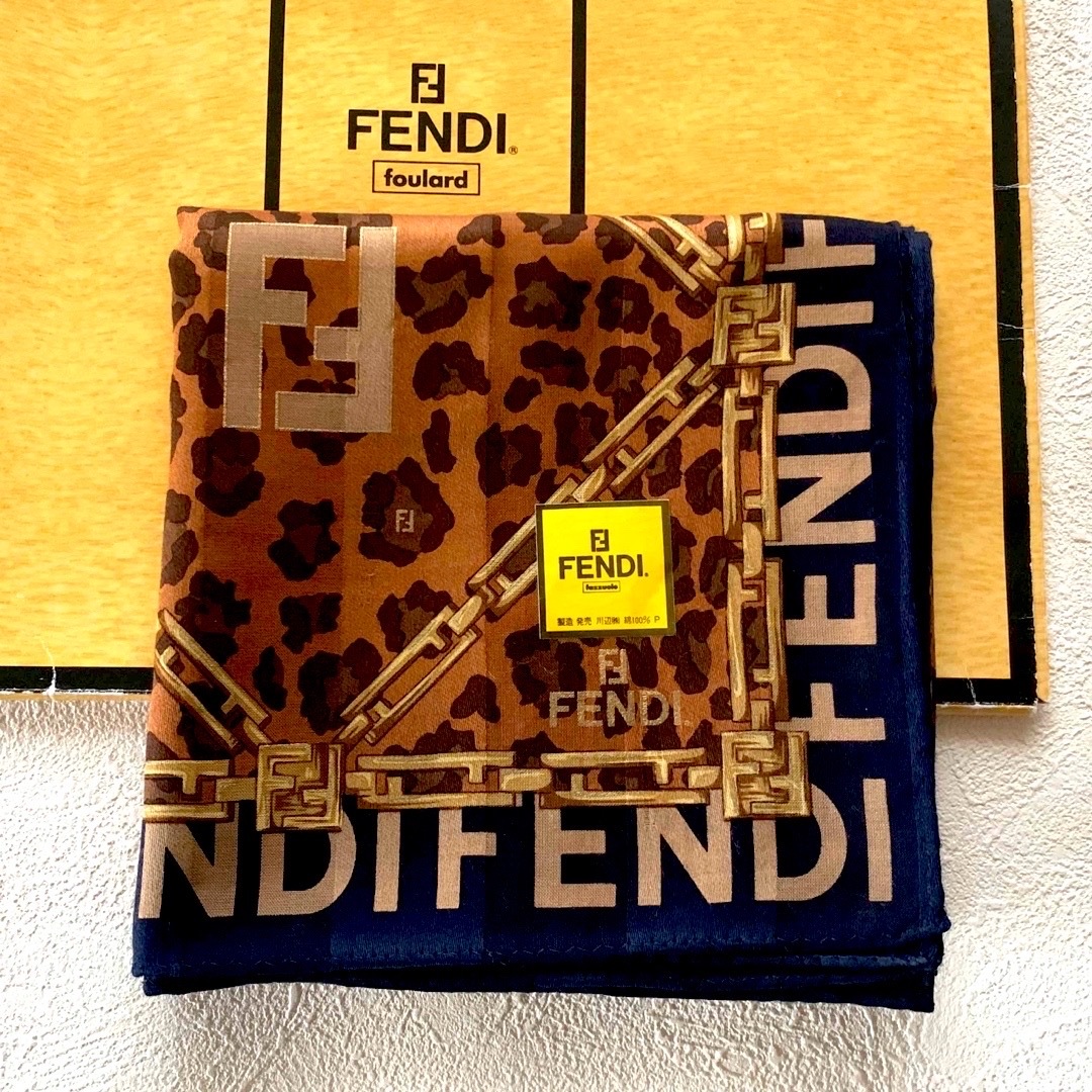 FENDI(フェンディ)のFENDI★フェンディ★大判ハンカチ Q ★新品未使用 レディースのファッション小物(ハンカチ)の商品写真