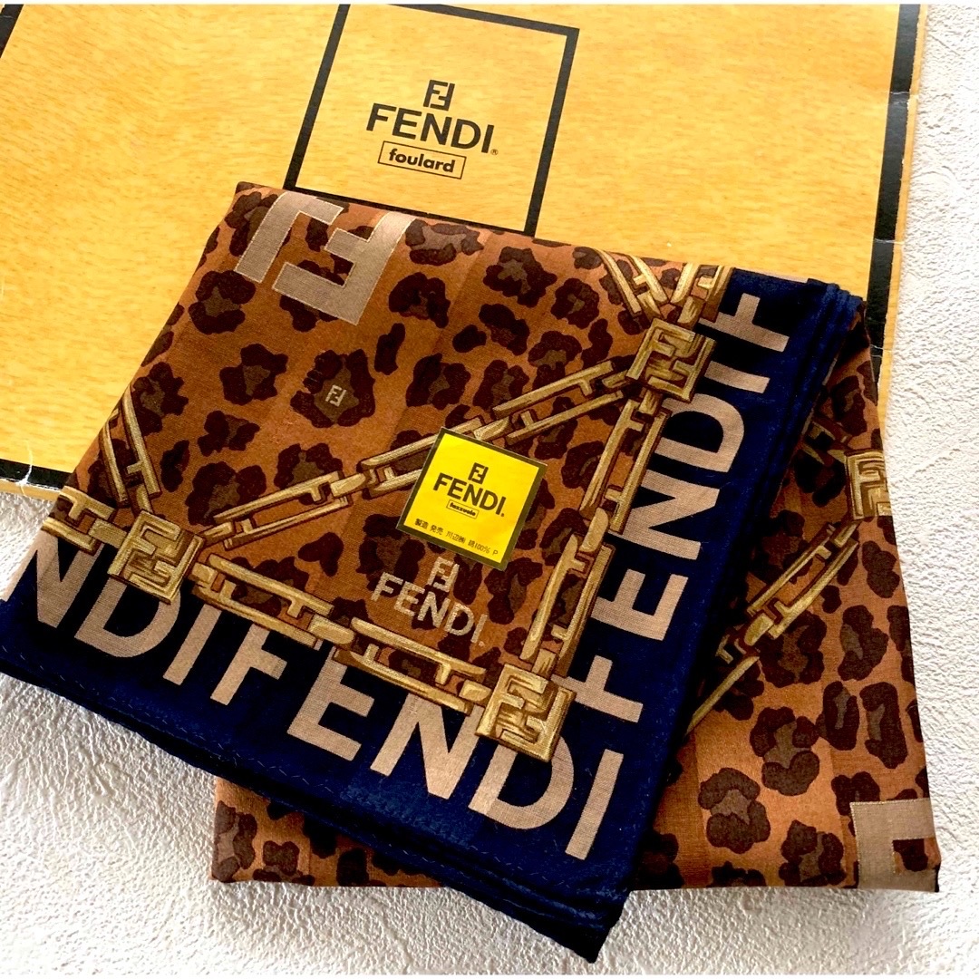 FENDI(フェンディ)のFENDI★フェンディ★大判ハンカチ Q ★新品未使用 レディースのファッション小物(ハンカチ)の商品写真