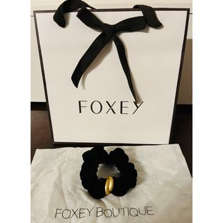 フォクシー(FOXEY)の新品　FOXEY フォクシー　シュシュ　ベルベット　ブラック　ゴールド　ベロア (ヘアゴム/シュシュ)