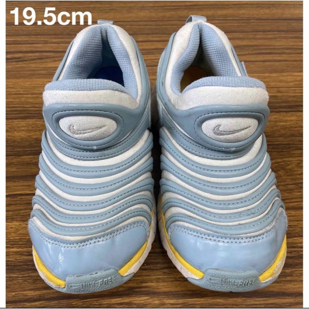 NIKE(ナイキ)のダイナモフリー　２足　&おまけNB19.0 キッズ/ベビー/マタニティのキッズ靴/シューズ(15cm~)(スニーカー)の商品写真