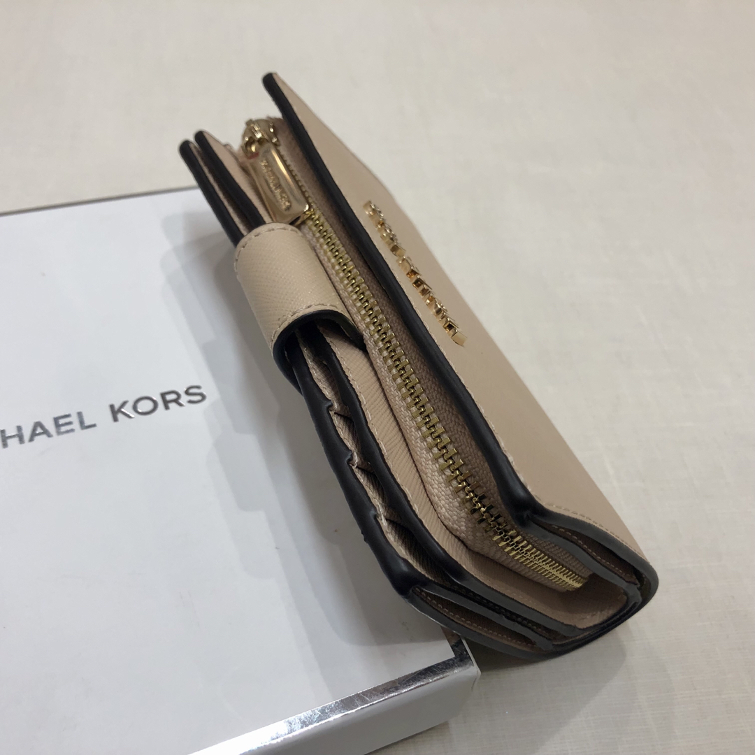 Michael Kors(マイケルコース)の◇マイケルコース　二つ折り財布　ライトブラウン　未使用◇ レディースのファッション小物(財布)の商品写真