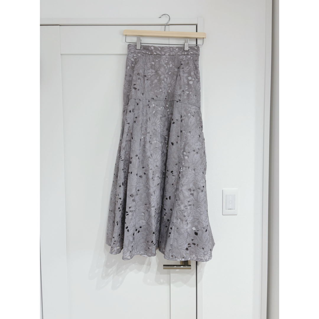 SNIDEL(スナイデル)の値下げ　新品未使用　スナイデル　オーガンエンブロイダリースカート レディースのスカート(ロングスカート)の商品写真