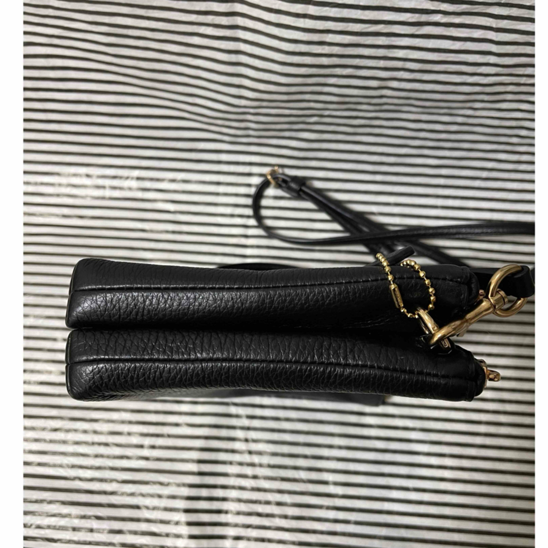 COACH(コーチ)の極美品! COACH /コーチショルダーバック　黒　クロスボディ レディースのバッグ(ショルダーバッグ)の商品写真