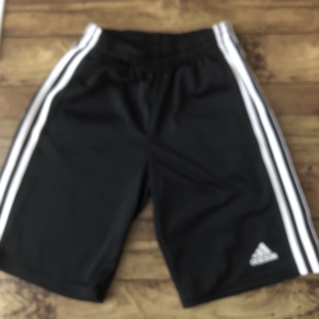 adidas(アディダス)のadidas ハーフパンツ＆Tシャツ キッズ/ベビー/マタニティのキッズ服男の子用(90cm~)(Tシャツ/カットソー)の商品写真