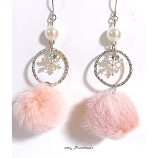 大人可愛い♡上品　雪×揺れる ファーボールピアス・イヤリング　★再販★(ピアス)