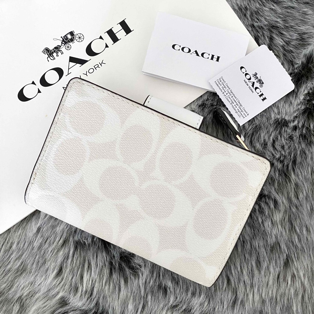 COACH(コーチ)の新品☆COACH(コーチ)ホワイト  シグネチャー レザー 折り財布 レディースのファッション小物(財布)の商品写真