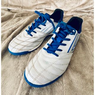 アンブロ(UMBRO)のumbro アンブロ アクセレイター TR JR WIDE トレーニングシューズ(シューズ)