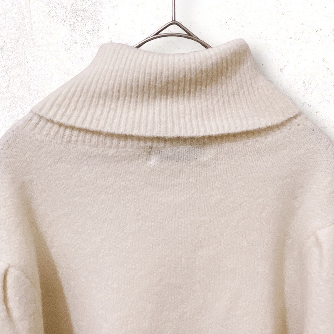 【RiLi tokyo】パフスリーブニット 可愛い 美品 白 レディースのトップス(ニット/セーター)の商品写真