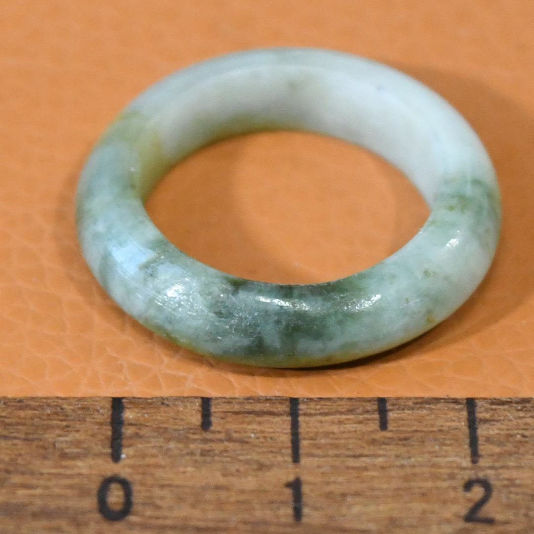 J1135　ヒスイ　翡翠　リング　指輪　14.5号　ミャンマー　ジェイド レディースのアクセサリー(リング(指輪))の商品写真