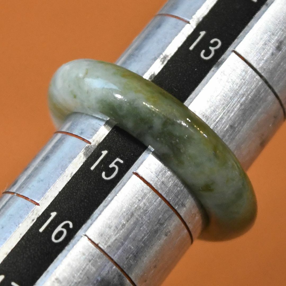 J1135　ヒスイ　翡翠　リング　指輪　14.5号　ミャンマー　ジェイド レディースのアクセサリー(リング(指輪))の商品写真