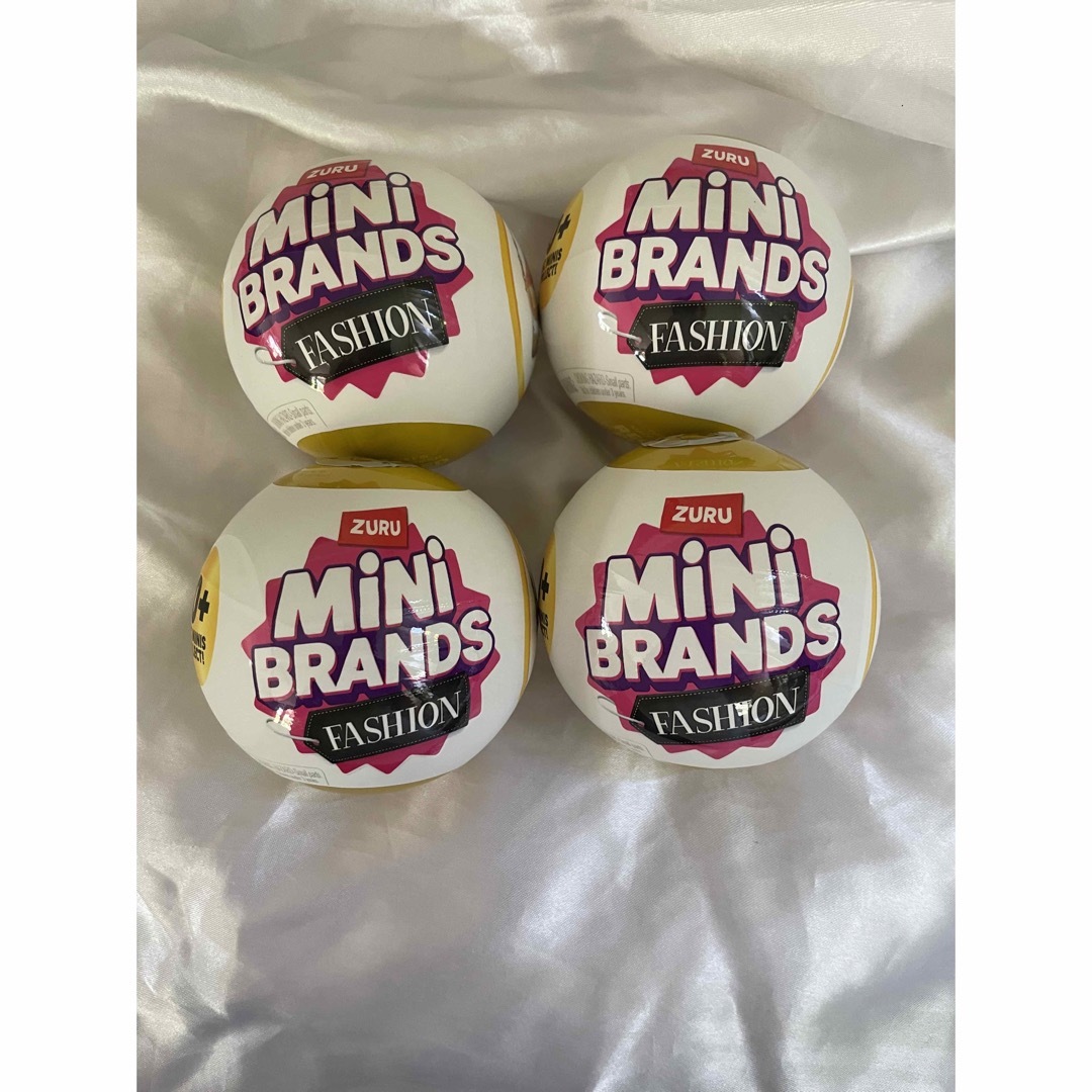 Mini brands ファション　レアシリーズ4個 エンタメ/ホビーのおもちゃ/ぬいぐるみ(キャラクターグッズ)の商品写真