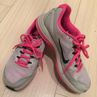 ナイキ(NIKE)のNIKE グレー×ピンク スニーカー💗(スニーカー)