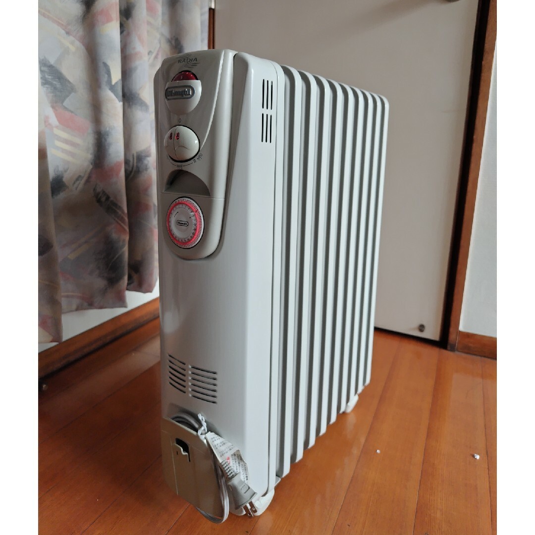 DeLonghi デロンギ オイルヒーター R031015EF  取扱説明書 箱 スマホ/家電/カメラの冷暖房/空調(オイルヒーター)の商品写真