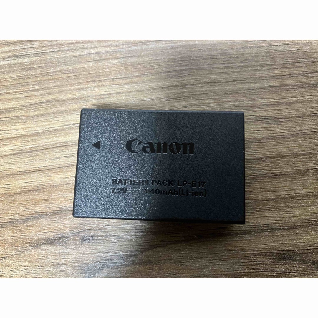 Canon(キヤノン)のLP-E17 canon キヤノン 純正品 中古美品 スマホ/家電/カメラのスマートフォン/携帯電話(バッテリー/充電器)の商品写真