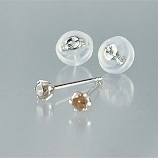 宝石鑑別書付き　PT900 天然ダイヤモンドピアス0.1ct シャンパンカラー(ピアス)