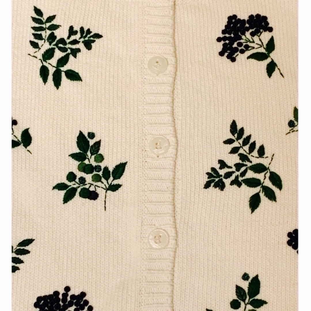 セブンテン　フラワー手刺繍カーディガン　(ホワイト×グリーン) レディースのトップス(カーディガン)の商品写真