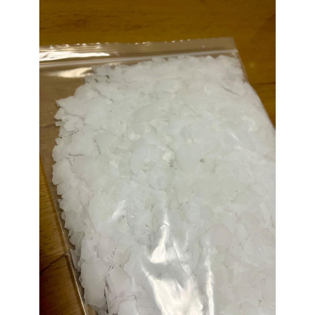 NICHIGA(ニチガ)のニチガ  塩化マグネシウム  フレーク　1kg コスメ/美容のボディケア(入浴剤/バスソルト)の商品写真