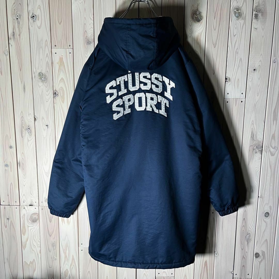 STUSSY(ステューシー)の【美品 限定コラボ L】ステューシー チャンピオン 両面刺繍 裏ボア コート 紺 メンズのジャケット/アウター(ナイロンジャケット)の商品写真