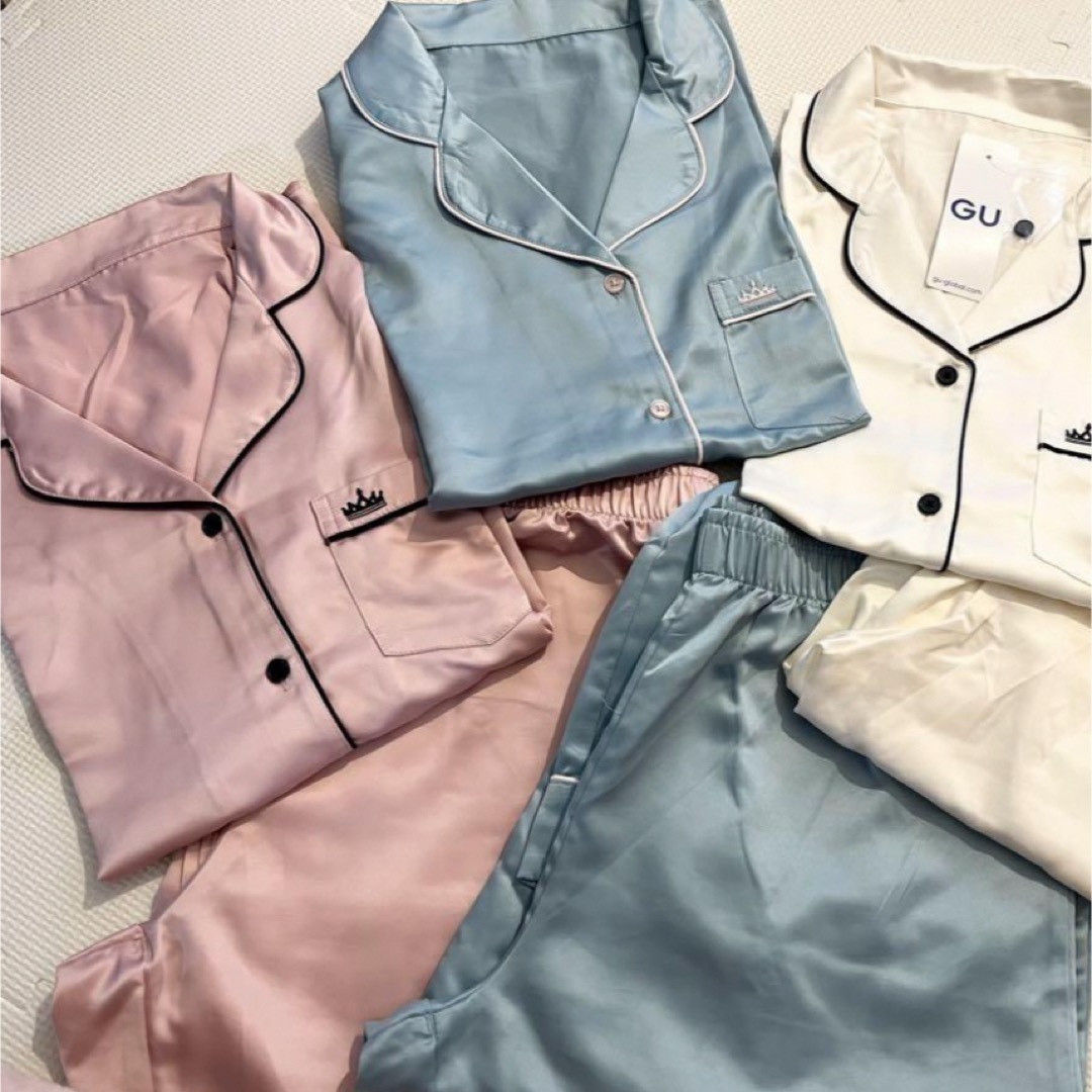 セール◉白のみ新品◉GU◉長袖サテンパジャマ◉3色セット | フリマアプリ ラクマ