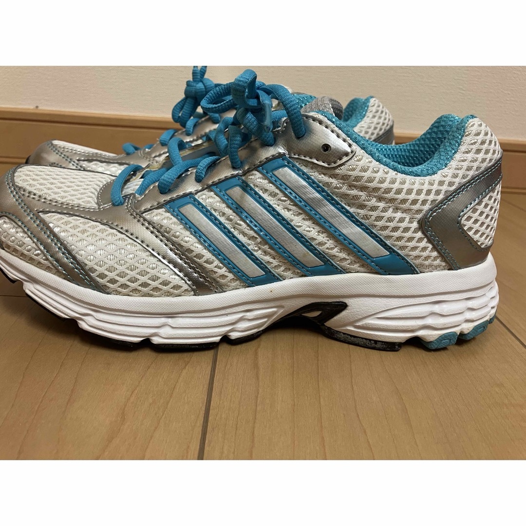 adidas(アディダス)の売切値下！adidas スニーカー　ランニングコース　バンキッシュ 23.5cm スポーツ/アウトドアのランニング(シューズ)の商品写真