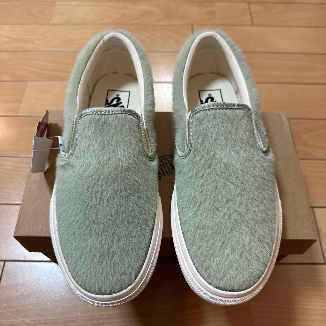 VANS(ヴァンズ)の新品　VANSバンズ　クラシックスリッポン　ヘアリーファー　グリーン　24cm レディースの靴/シューズ(スニーカー)の商品写真