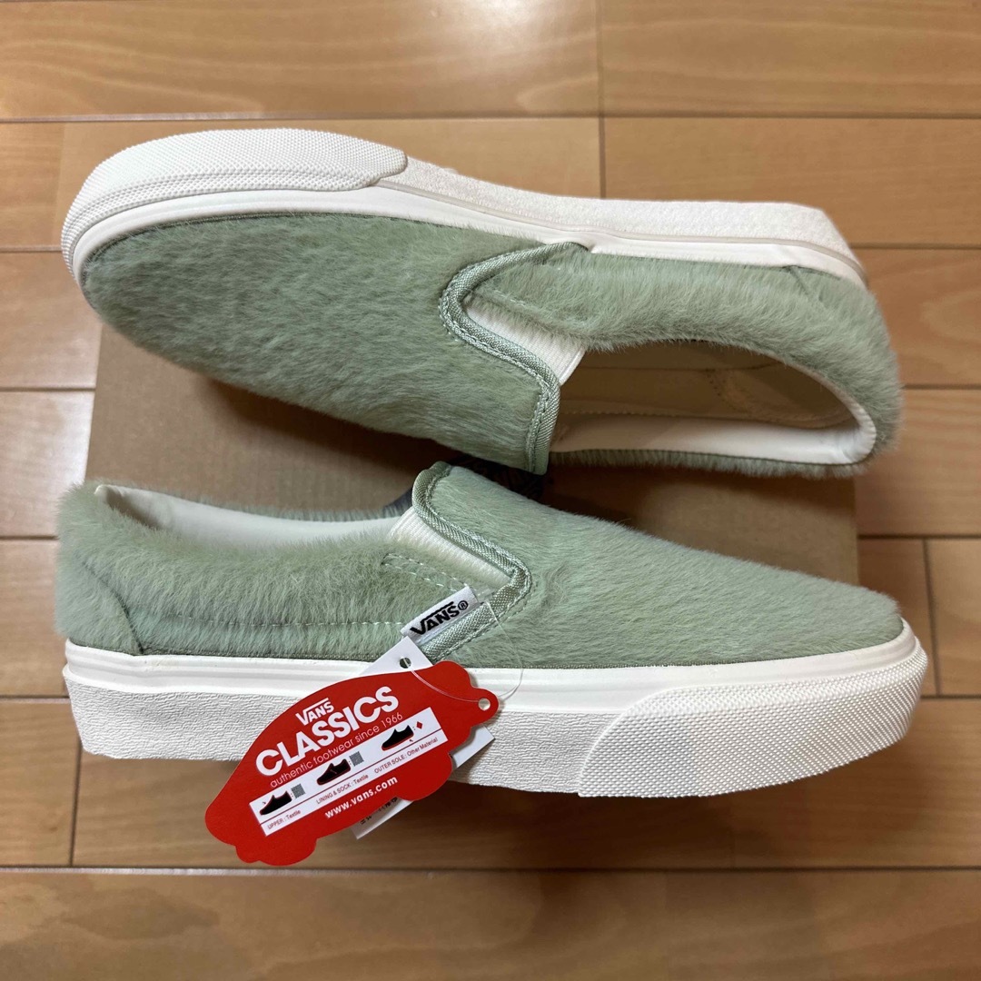 VANS(ヴァンズ)の新品　VANSバンズ　クラシックスリッポン　ヘアリーファー　グリーン　24cm レディースの靴/シューズ(スニーカー)の商品写真