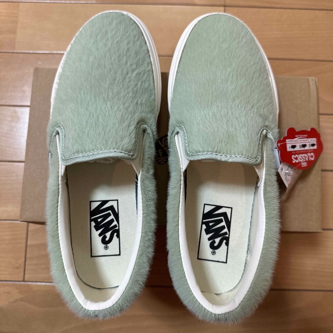 VANS(ヴァンズ)の新品　VANSバンズ　クラシックスリッポン　ヘアリーファー　グリーン　24cm レディースの靴/シューズ(スニーカー)の商品写真